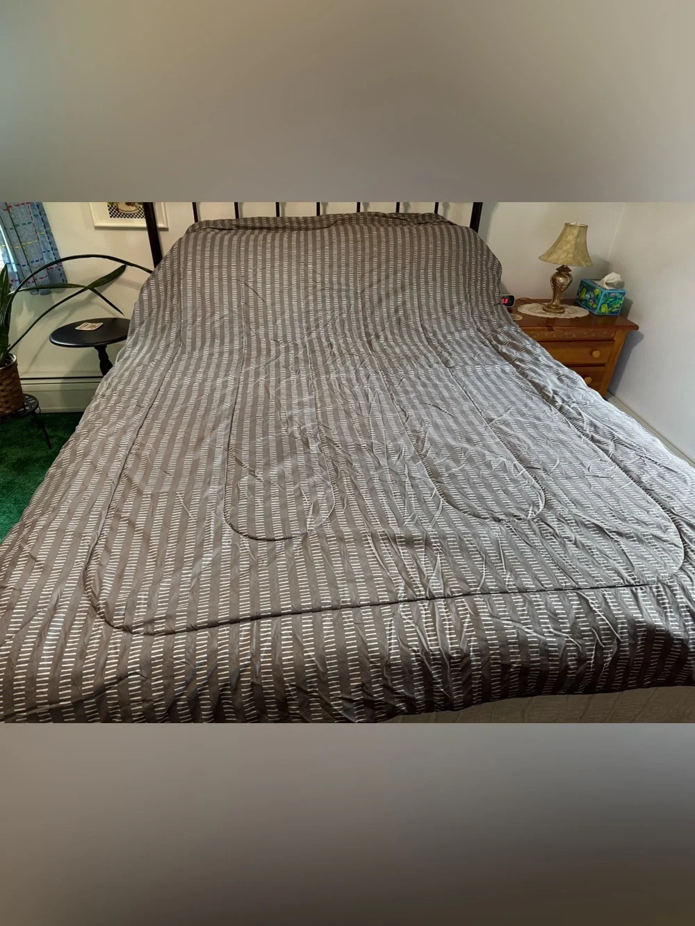 Limited Edition XLTwin Room Essentials Dorm Comforter